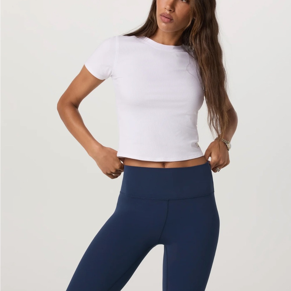 Vuori Pose Fitted Tee